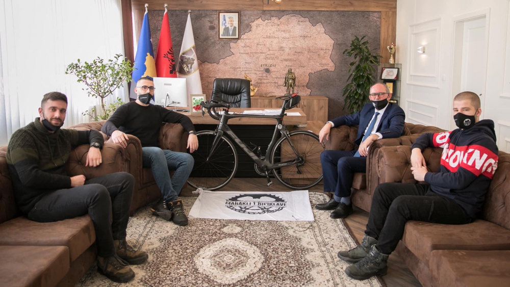 Kryetari i Komunës së Ferizajit, Agim Aliu ka pritur sot në takim përfaqësuesit e OJQ-së ''Markali t'Biciklave''